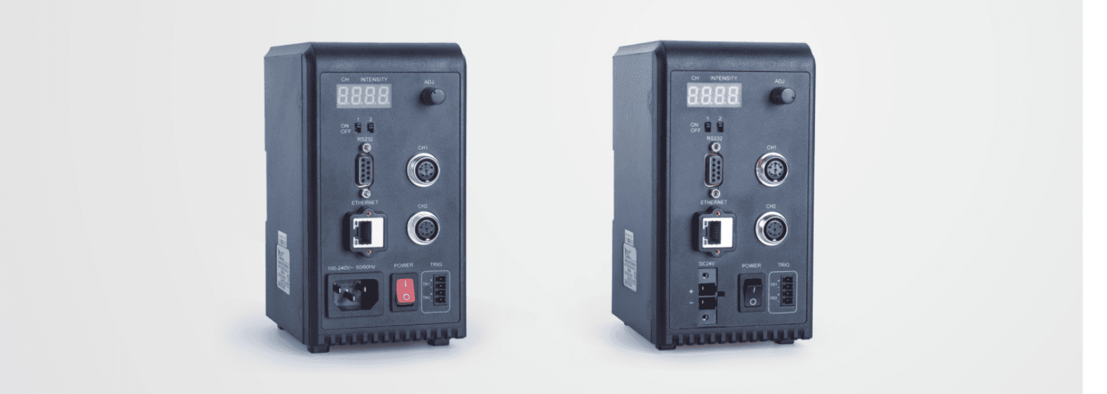 OPT-DPA6024EB-16 – OPT-DPA6024EB-2 – zwei Ansichten des kompakten Gehäuses mit Display, RS232, Ethernet und zwei 6-poligen Lichtanschlüssen
